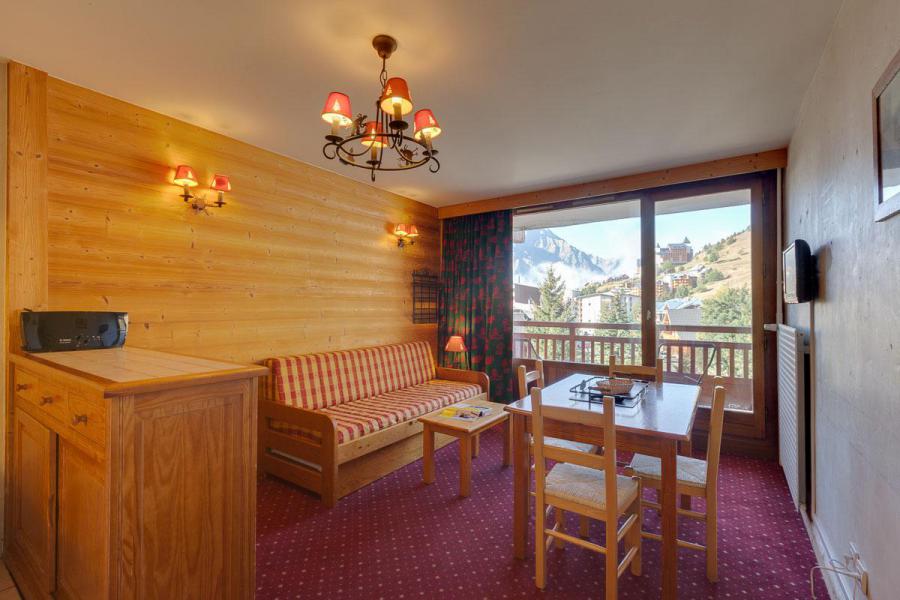 Rent in ski resort Studio sleeping corner 4 people - Résidence Meijotel - Les 2 Alpes - Living room