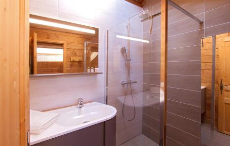 Rent in ski resort Chalet Le Panorama - Les 2 Alpes - Shower room