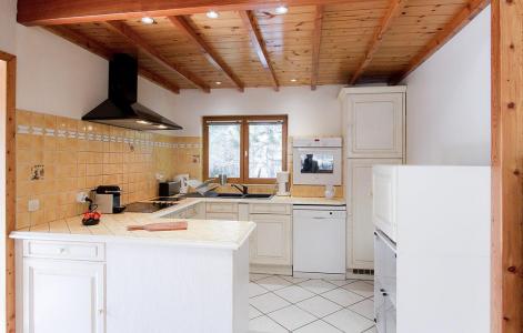 Rent in ski resort Chalet les Jonquilles - Les 2 Alpes - Kitchen