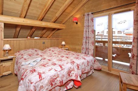 Rent in ski resort Chalet Prestige Lodge - Les 2 Alpes - Bedroom under mansard