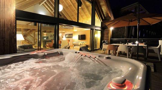 Rent in ski resort Chalet Snö Lodge - Les 2 Alpes - Jacuzzi