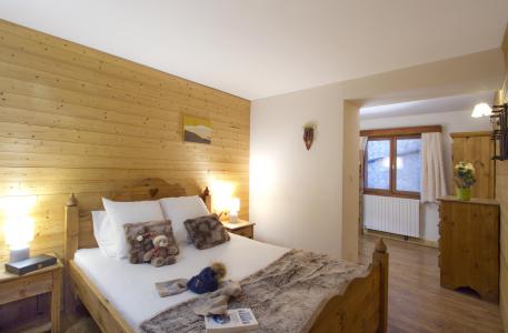 Rent in ski resort 8 room triplex chalet 15 people (Alexandre) - Chalets Chartreuse et Alexandre - Les 2 Alpes - Bedroom