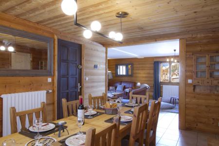 Rent in ski resort 8 room triplex chalet 15 people (Alexandre) - Chalets Chartreuse et Alexandre - Les 2 Alpes - Table
