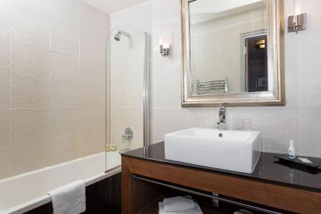 Rent in ski resort Hôtel Ibiza - Les 2 Alpes - Bathroom