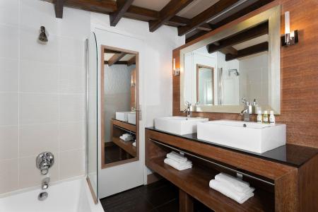 Rent in ski resort Hôtel Ibiza - Les 2 Alpes - Bathroom