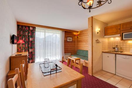 Rent in ski resort Studio sleeping corner 4 people - Résidence Champamé - Les 2 Alpes - Table