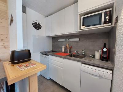 Rent in ski resort Studio 4 people (CPML2) - Résidence le Champamé - Les 2 Alpes - Kitchenette