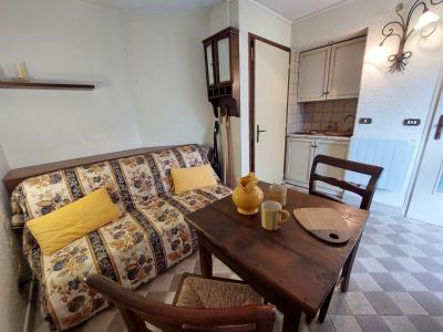 Rent in ski resort Studio 2 people (3402) - Résidence le Plein Sud C - Les 2 Alpes - Living room