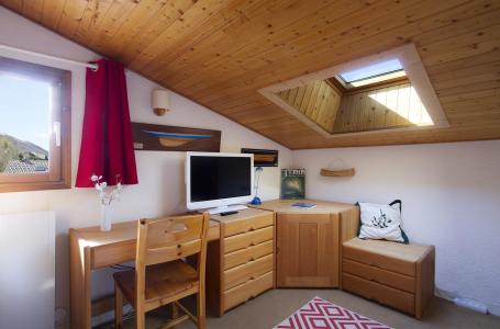 Rent in ski resort 1 room 2 cabins apartment 4 people (ARG2) - Résidence les Arias - Les 2 Alpes - Living room