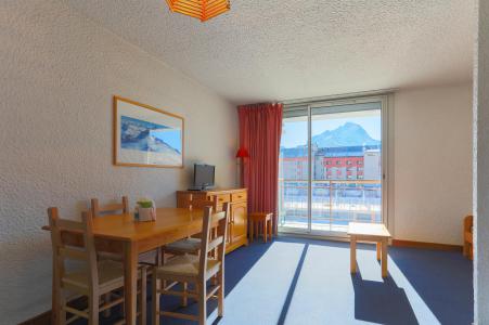 Rent in ski resort Studio sleeping corner 4 people - Résidence Vallée Blanche - Les 2 Alpes - Dining area