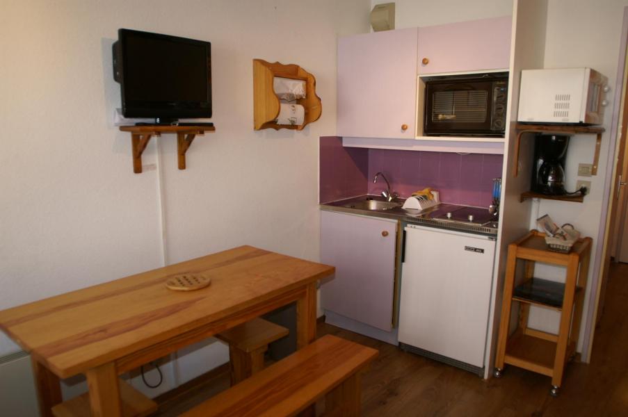 Rent in ski resort Studio cabin 4 people - Résidences Prapoutel les 7 Laux - Les 7 Laux - Open-plan kitchen