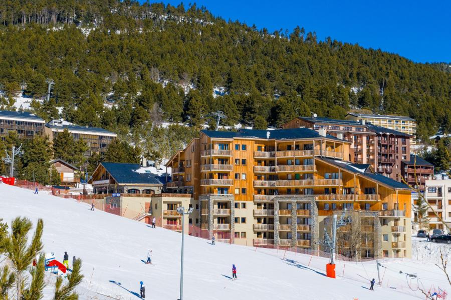 Location au ski Résidence Lagrange l'Orée des Cimes - Les Angles - Extérieur hiver