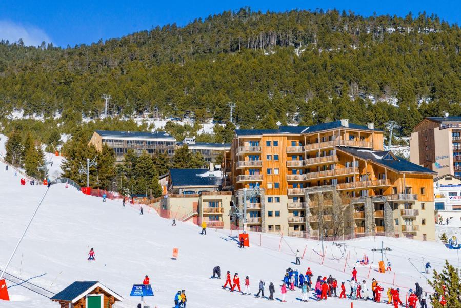 Ski verhuur Résidence Lagrange l'Orée des Cimes - Les Angles - Buiten winter