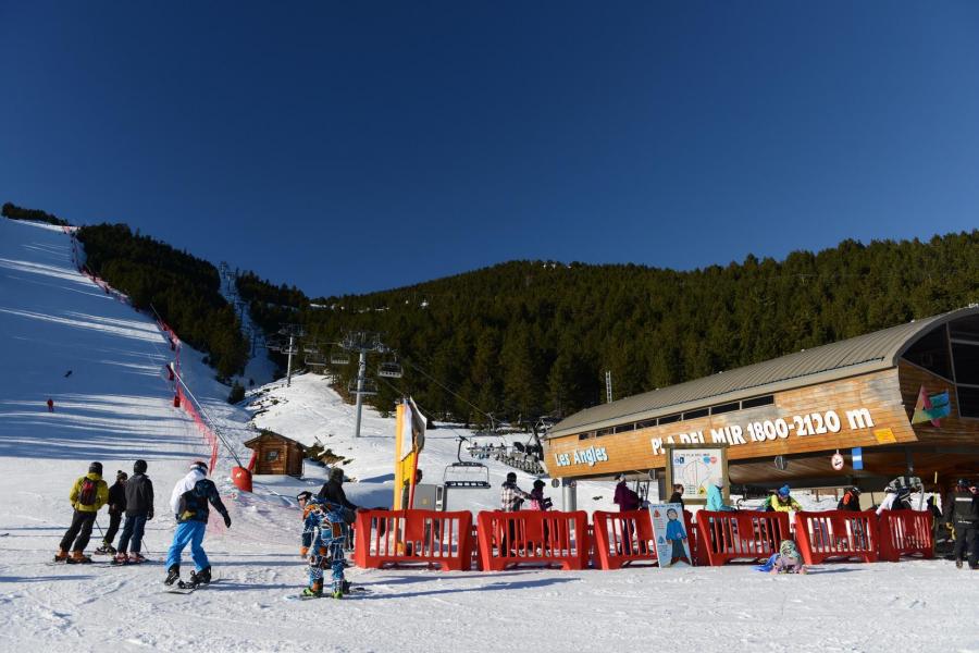 Ski verhuur Résidence les Chalets de l'Isard - Les Angles - Buiten winter