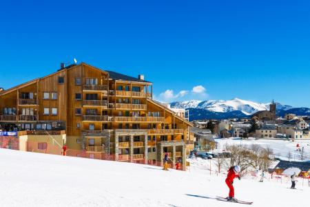 Ski verhuur Résidence Lagrange l'Orée des Cimes - Les Angles - Buiten winter