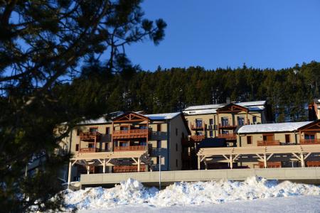 Vacances en montagne Résidence les Chalets de l'Isard - Les Angles - Extérieur hiver