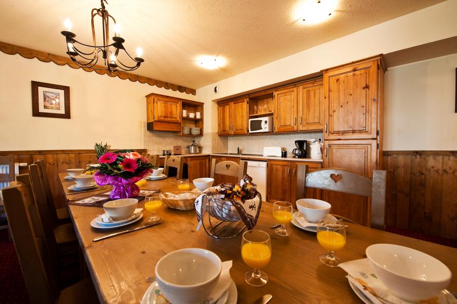 Rent in ski resort Chalet Altitude - Les Arcs - Dining area