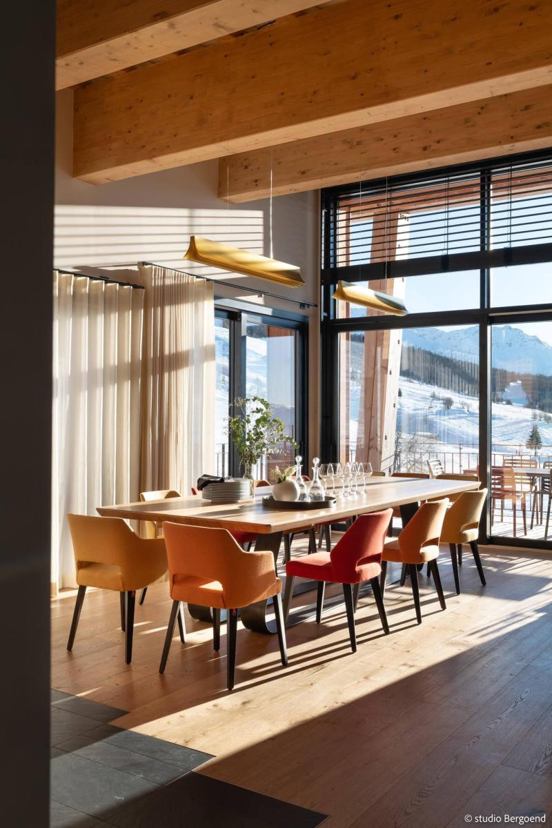 Rent in ski resort 9 room triplex chalet 15 people - Chalet L'Arpoza - Les Arcs - Dining area
