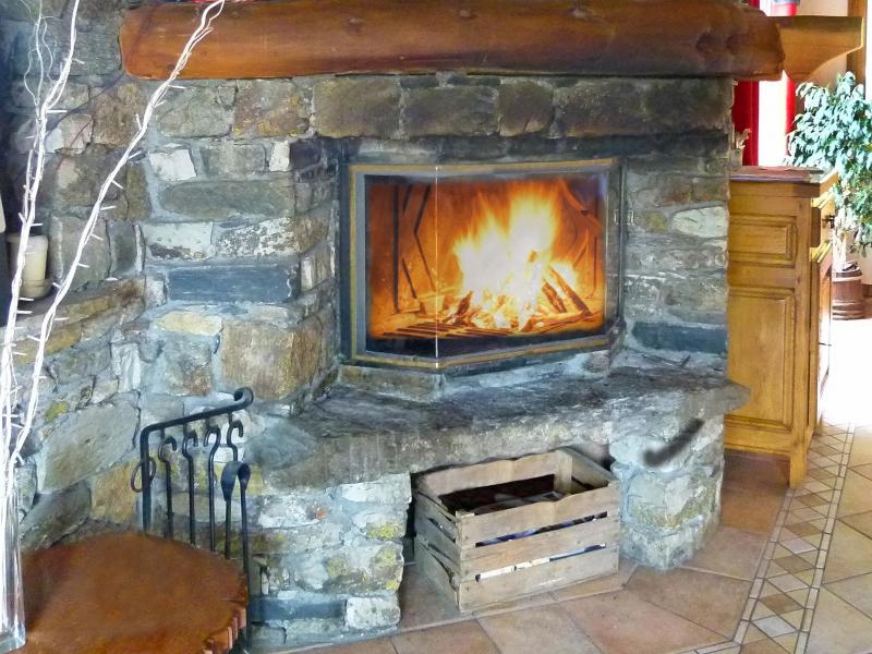 Rent in ski resort Chalet Villaroger - Les Arcs - Fireplace