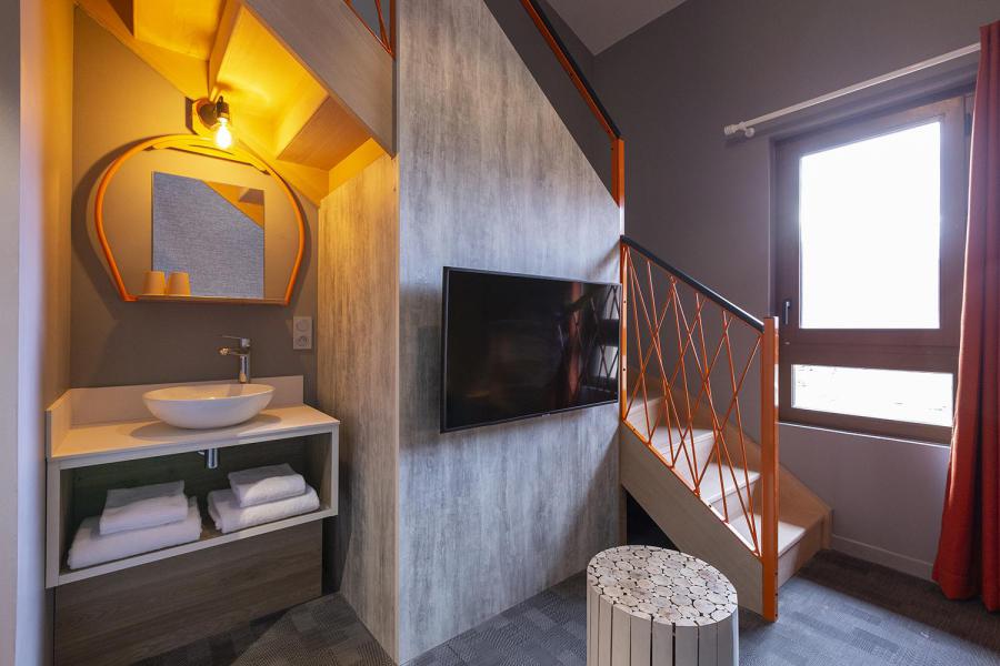 Rent in ski resort Suite 1-2 people (ISERAN) - Hôtel Base Camp Lodge - Les Arcs - Living room