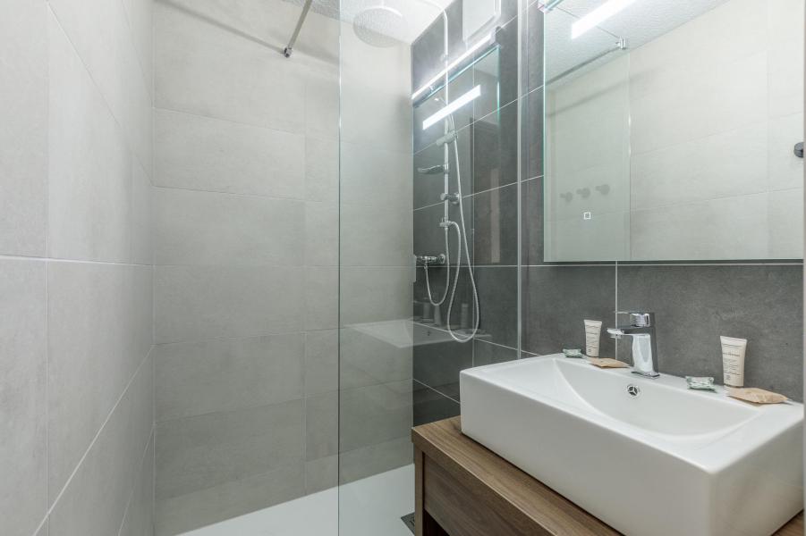 Rent in ski resort Hôtel Club MMV Altitude - Les Arcs - Shower room