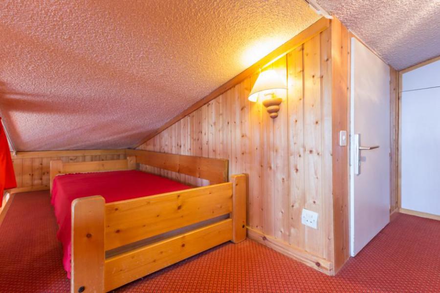 Location au ski Appartement duplex 2 pièces 6 personnes (712) - Résidence Arandelières - Les Arcs - Chambre mansardée