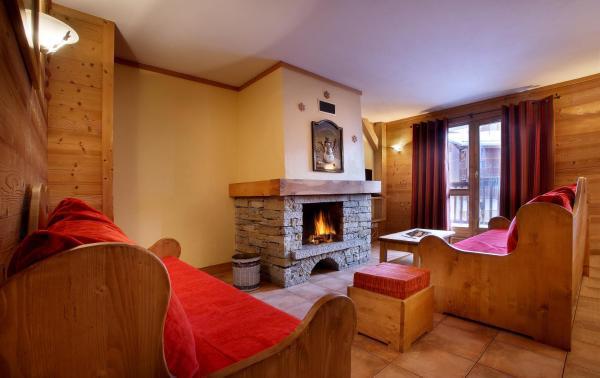Rent in ski resort Résidence Arolles - Les Arcs - Fireplace