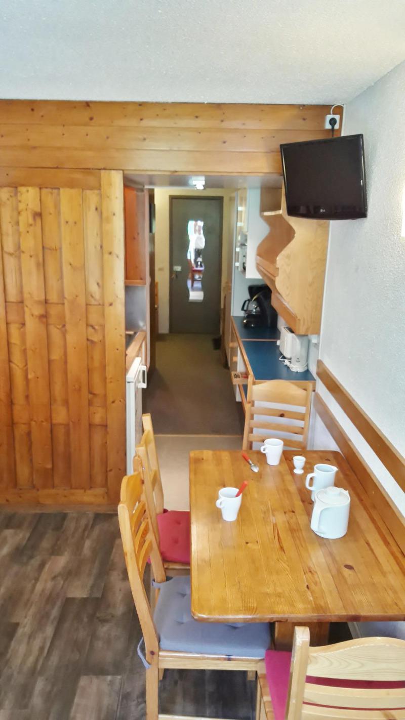 Rent in ski resort Studio sleeping corner 4 people (421) - Résidence des Belles Challes - Les Arcs - Living room