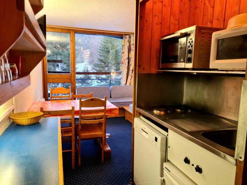 Rent in ski resort Studio sleeping corner 4 people (935) - Résidence des Belles Challes - Les Arcs - Kitchenette