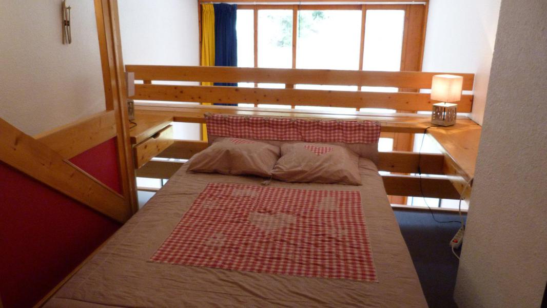 Rent in ski resort Studio mezzanine 5 people (205) - Résidence l'Aiguille Grive Bât II - Les Arcs - Bedroom