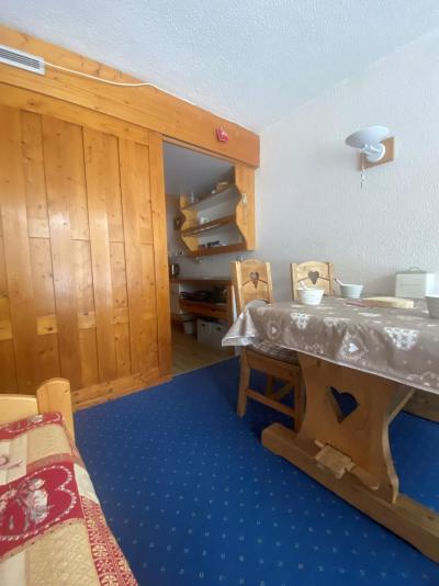 Rent in ski resort Studio sleeping corner 4 people (839) - Résidence des Belles Challes - Les Arcs - Dining area