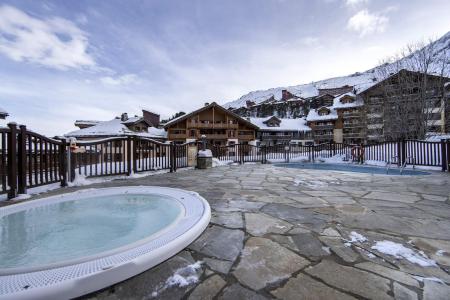 Rent in ski resort Résidence Hameau du Glacier - Les Arcs - Jacuzzi