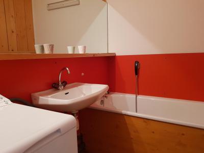 Rent in ski resort Studio sleeping corner 5 people (13R) - Résidence Haut de l'Adret - Les Arcs - Shower room