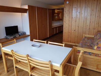 Rent in ski resort Studio sleeping corner 5 people (13R) - Résidence Haut de l'Adret - Les Arcs - Table