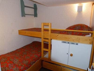 Rent in ski resort Studio mezzanine 5 people (112) - Résidence l'Aiguille Grive Bât II - Les Arcs - Bedroom