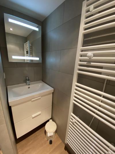 Rent in ski resort Studio mezzanine 4 people (325) - Résidence les Mirantins 3 - Les Arcs - Shower room