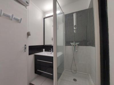 Rent in ski resort Studio sleeping corner 4 people (009) - Résidence Miravidi - Les Arcs - Shower room