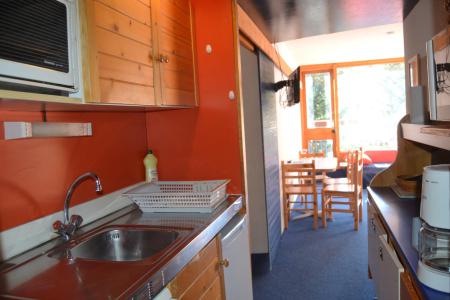 Rent in ski resort Studio sleeping corner 4 people (403) - Résidence Miravidi - Les Arcs - Kitchenette