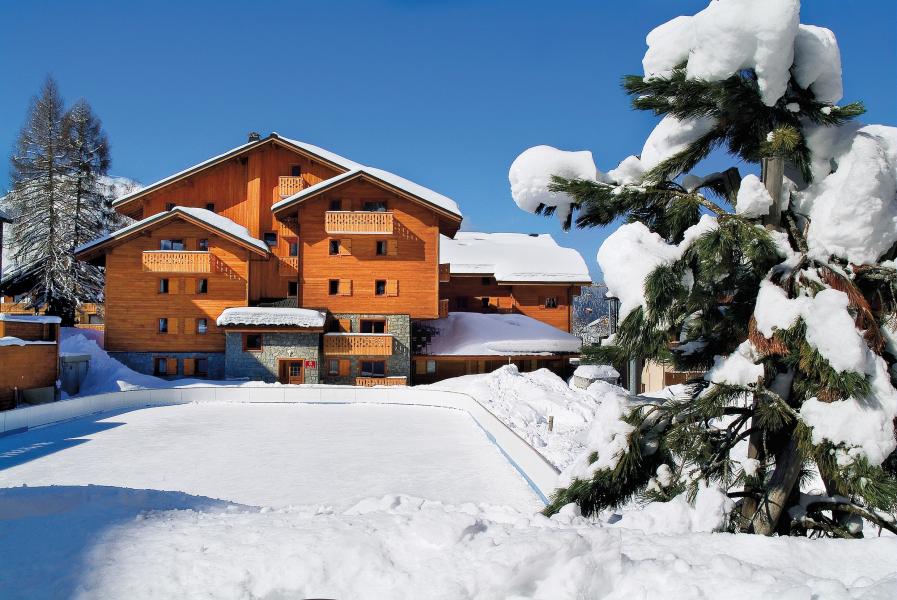 Ski verhuur Résidence P&V Premium les Fermes du Soleil - Les Carroz - Buiten winter