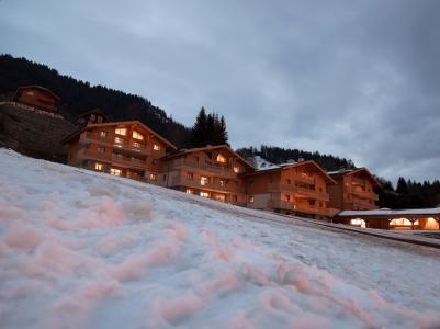 Ski verhuur Résidence CGH les Chalets de Jouvence - Les Carroz - Buiten winter