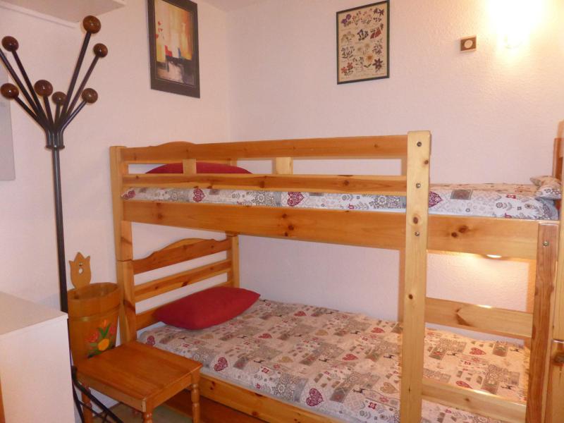 Rent in ski resort Studio cabin 6 people (H579) - Résidence Pierres Blanches - Les Contamines-Montjoie - Bunk beds