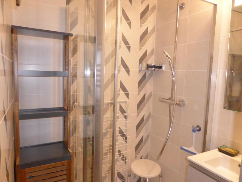 Rent in ski resort Studio cabin 6 people (H579) - Résidence Pierres Blanches - Les Contamines-Montjoie - Shower room