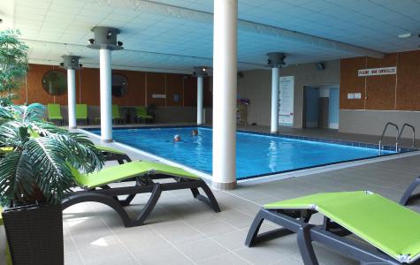Rent in ski resort VVF Haute Loire Les Estables - Les Estables - Swimming pool