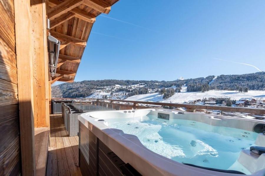 Rent in ski resort 6 room chalet 12 people - Chalet Berio - Les Gets - Winter outside