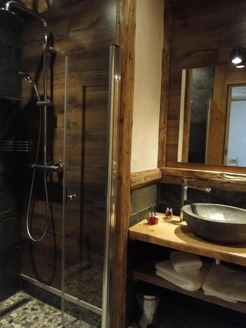 Rent in ski resort 6 room duplex chalet 15 people - Chalet Chez la Fine - Les Gets - Shower room