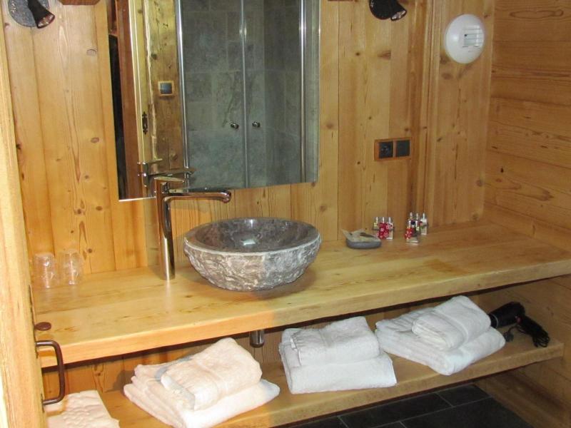 Rent in ski resort 6 room duplex chalet 15 people - Chalet Chez la Fine - Les Gets - Shower room