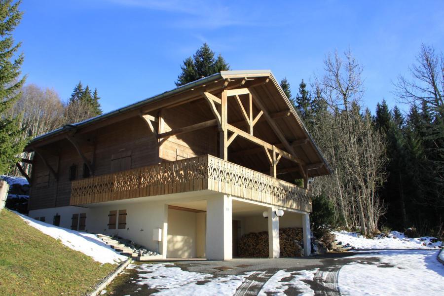 Vacances en montagne Chalet 7 pièces 16 personnes - Chalet du Lac des Ecoles - Les Gets - Extérieur hiver