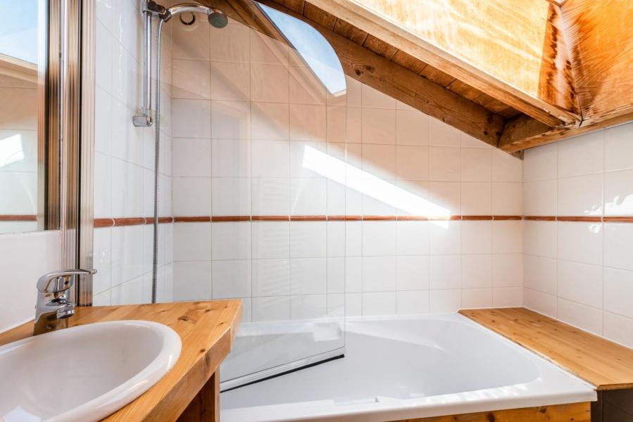 Rent in ski resort 5 room semi-detached chalet cabin 10 people - Chalet Johmarons - Les Gets - Apartment