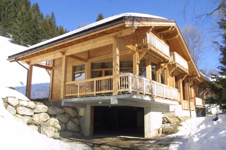Rent in ski resort 5 room semi-detached chalet cabin 10 people - Chalet Johmarons - Les Gets - Winter outside