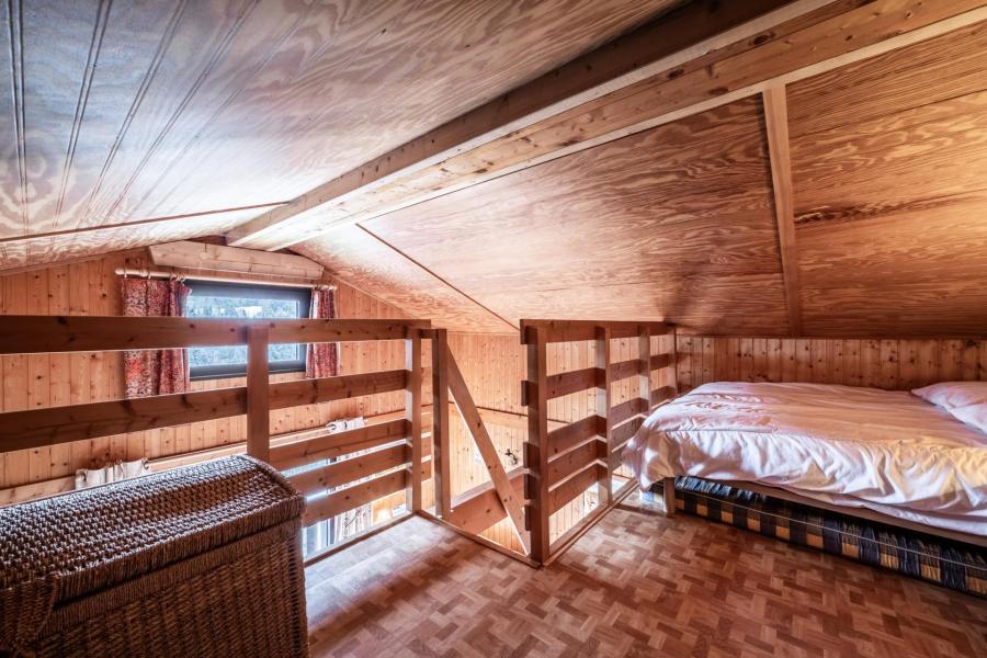 Rent in ski resort Semi-detached 2 room chalet 6 people - Chalet Moudon - Les Gets - Mezzanine